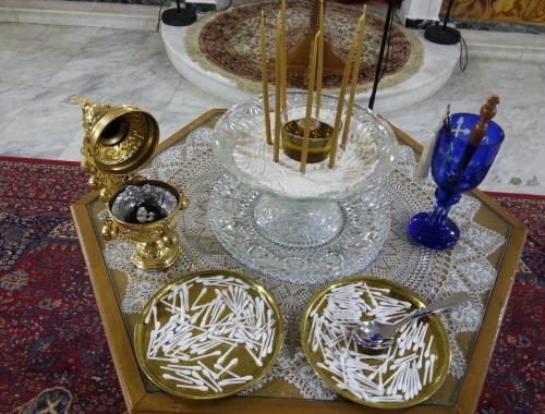 Βραδινό Ιερό Ευχέλαιο την Μεγάλη Τετάρτη στον Ιερό Ναό Αγίου  Νεκταρίου Τρικάλων 